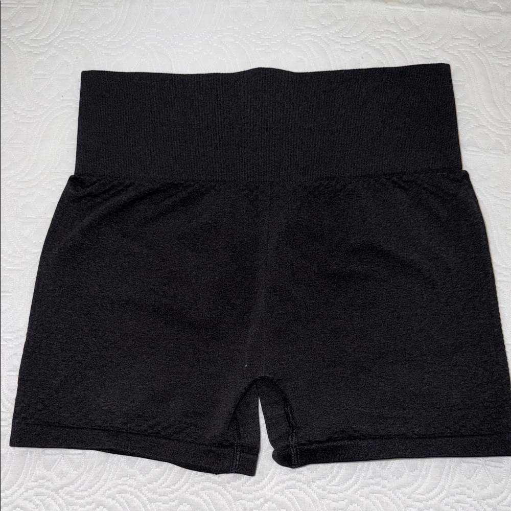 Gymshark Black High-Waist Bike Shorts with Logo - Picture 2 of 2